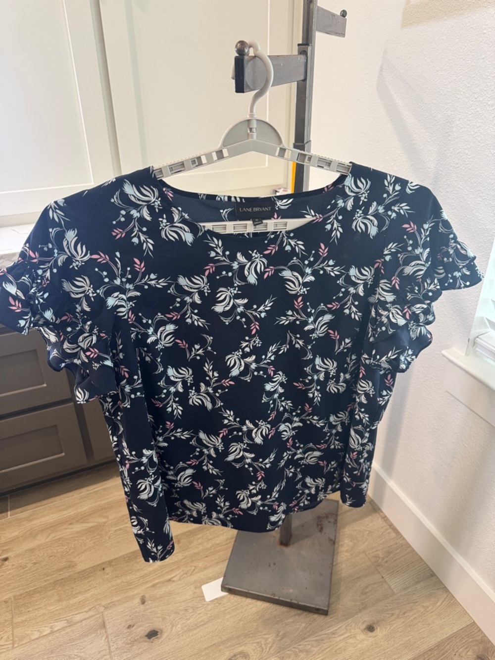 Lane Bryant Navy Floral Ruffle Sleeve Blouse Size 20